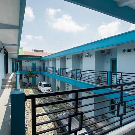 Hotel Reddoorz Syariah At Kartohardjo Madiun Extérieur photo