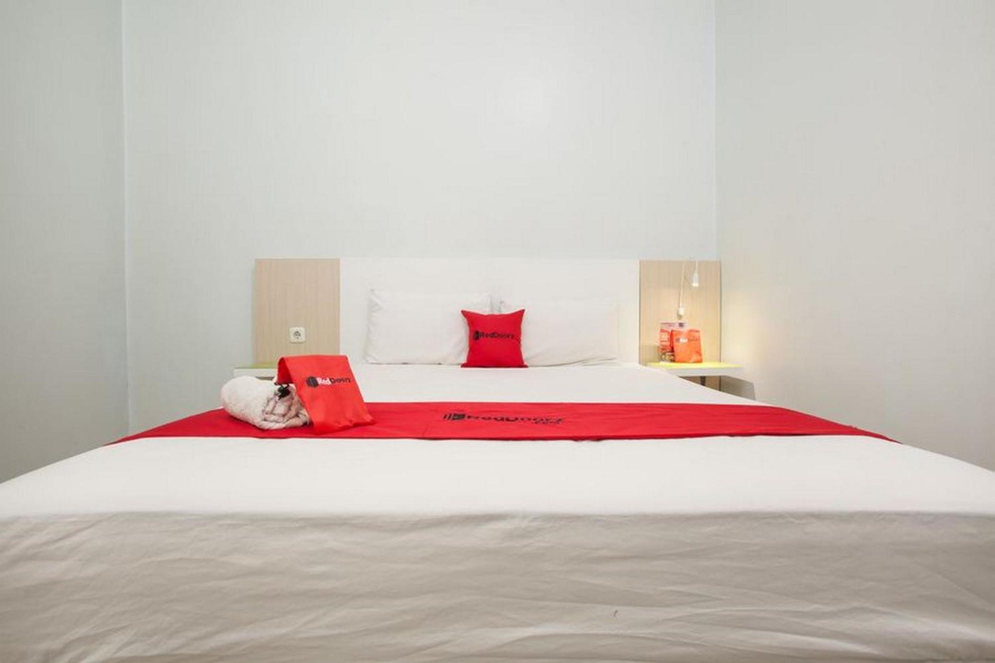 Hotel Reddoorz Syariah At Kartohardjo Madiun Extérieur photo