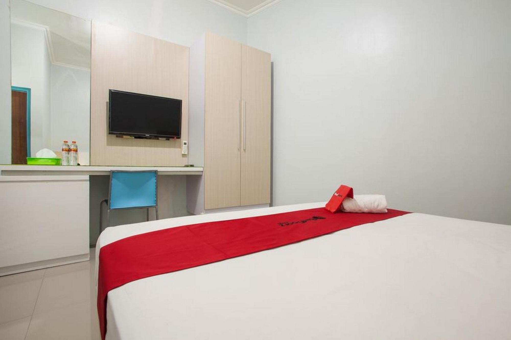 Hotel Reddoorz Syariah At Kartohardjo Madiun Extérieur photo