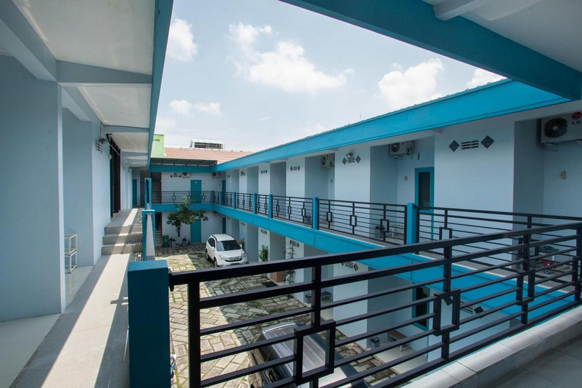 Hotel Reddoorz Syariah At Kartohardjo Madiun Extérieur photo