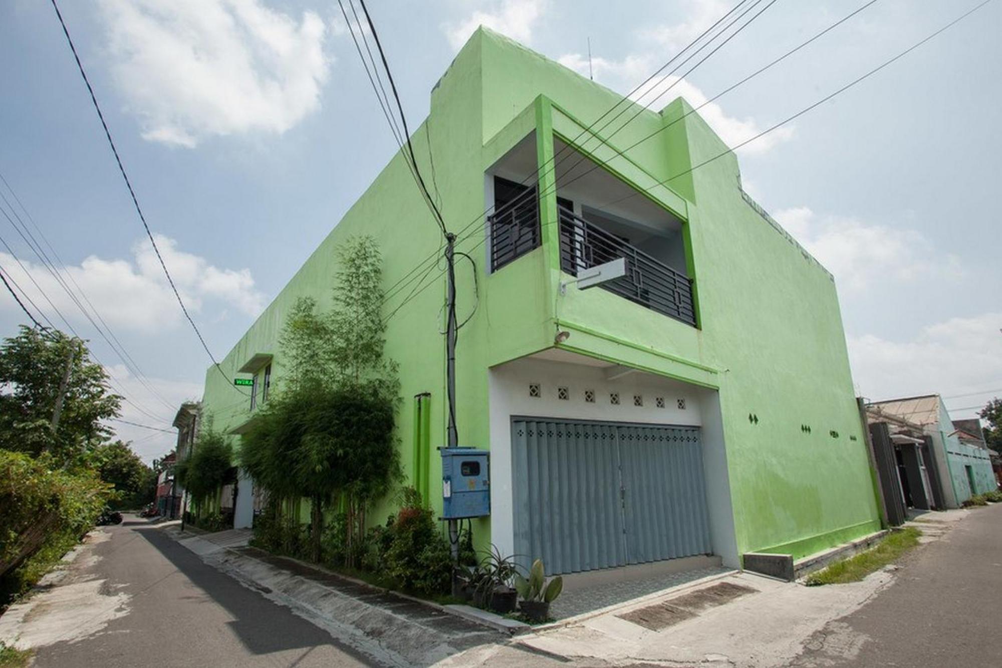 Hotel Reddoorz Syariah At Kartohardjo Madiun Extérieur photo