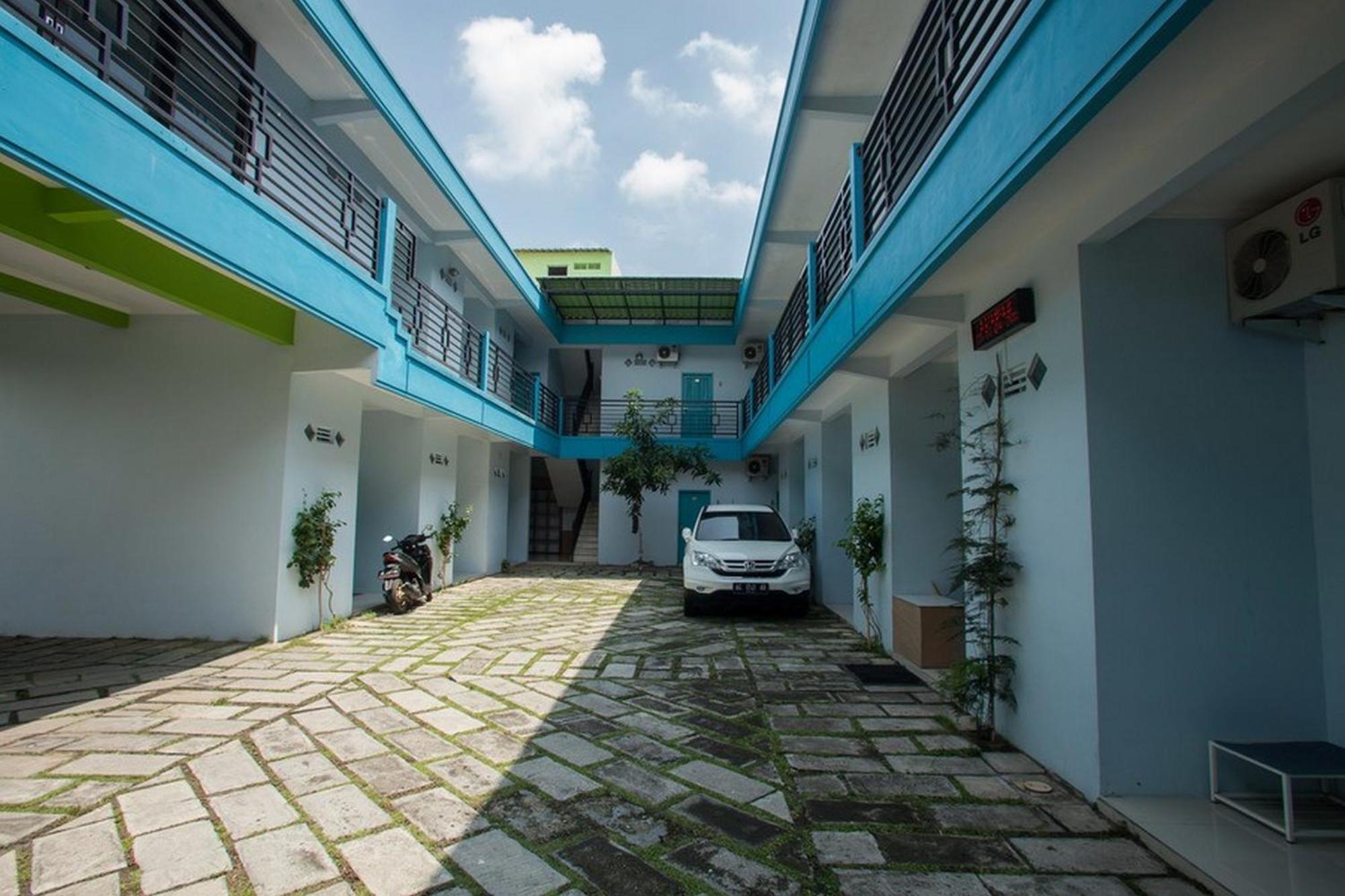 Hotel Reddoorz Syariah At Kartohardjo Madiun Extérieur photo