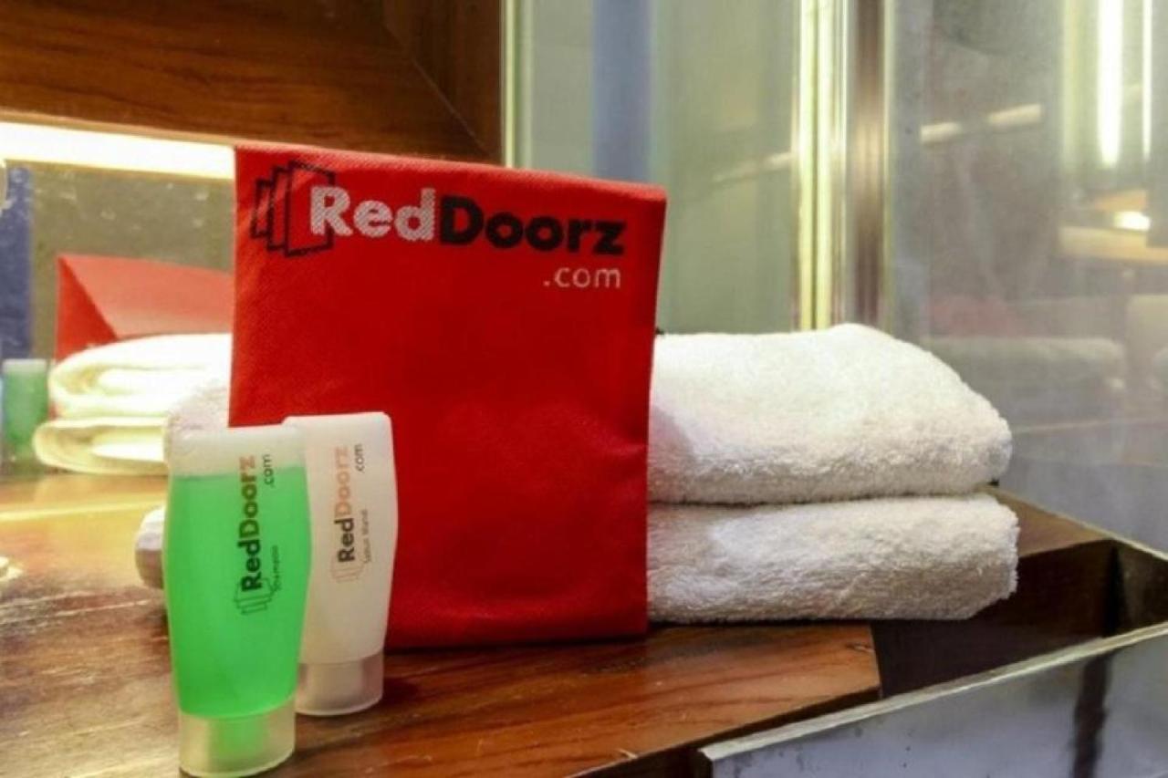 Hotel Reddoorz Syariah At Kartohardjo Madiun Extérieur photo